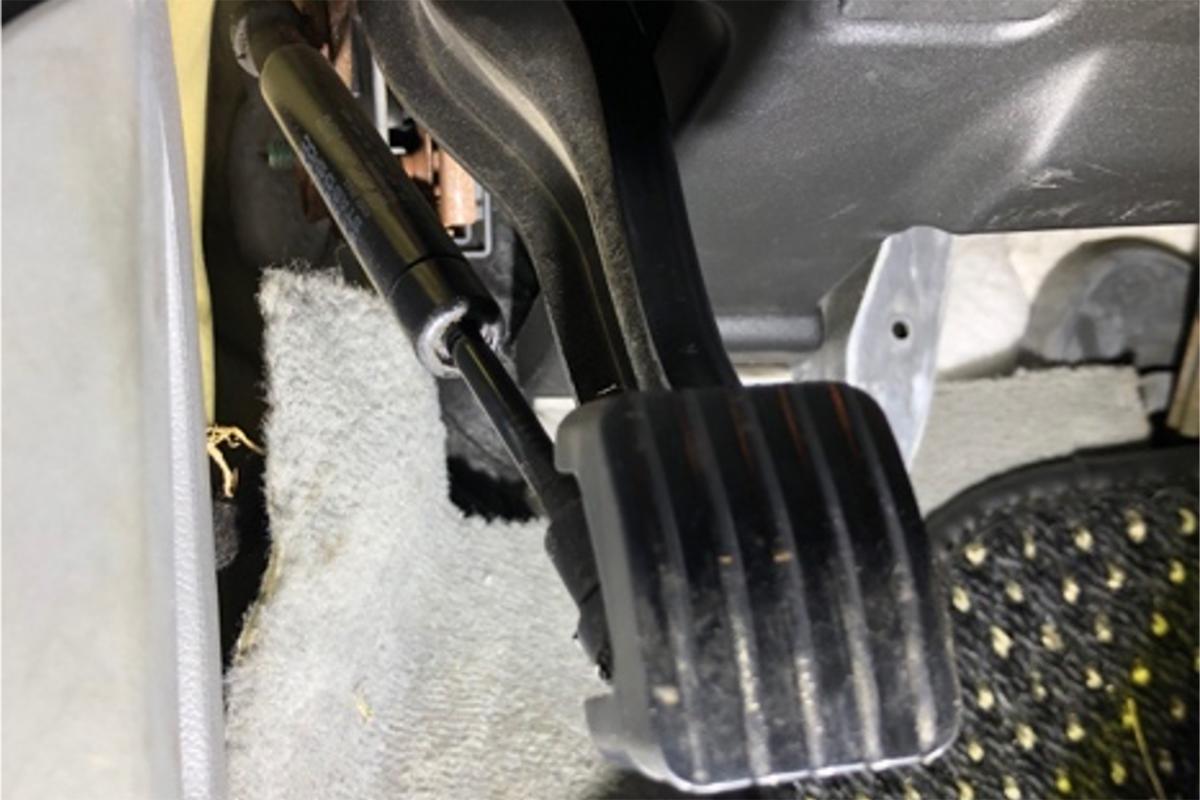 photo of Replacing the e-brake pedal strut on your 2004-2010 Porsche Cayenne image