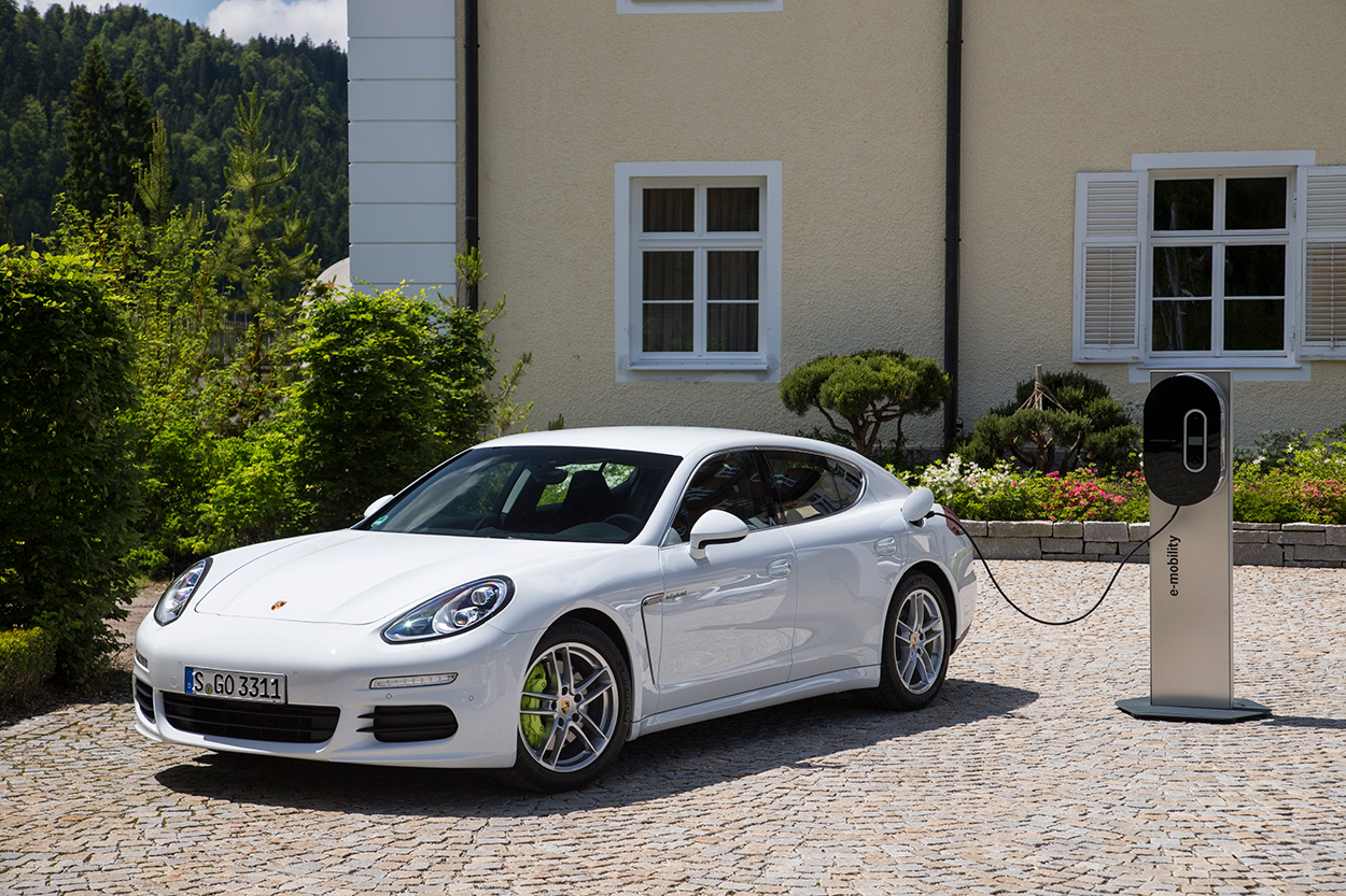 Model Guide 2010 2016 Porsche Panamera Club Of America Above 2017 Porsche Panamera S E Hybrid Plug In Was The First Model Year Of Mid Cycle Update
